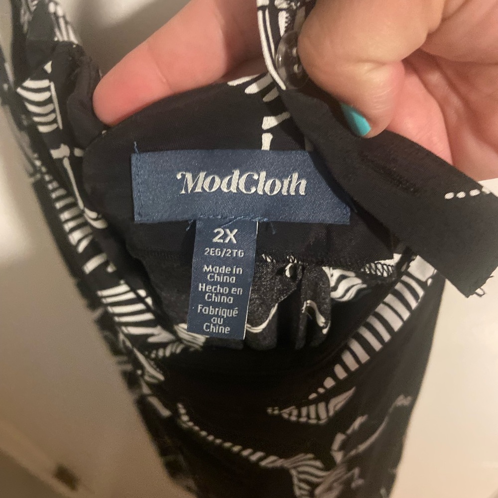 Modcloth Dino Skeleton jumper - Picture 2 of 3